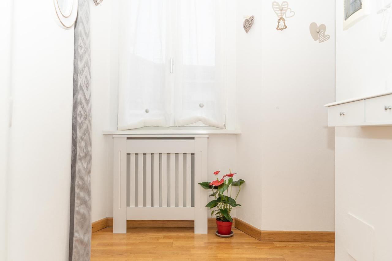 Portatorre Suite, A Charming Apartment In The Heart Of Como, Free Private Parking, Air Conditioning & More! Exterior photo