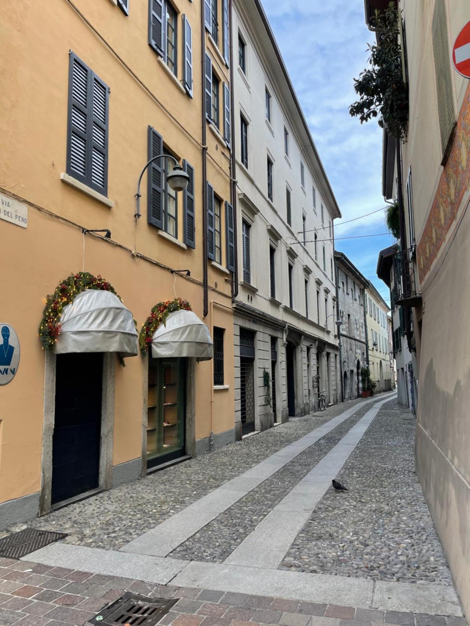 Portatorre Suite, A Charming Apartment In The Heart Of Como, Free Private Parking, Air Conditioning & More! Exterior photo
