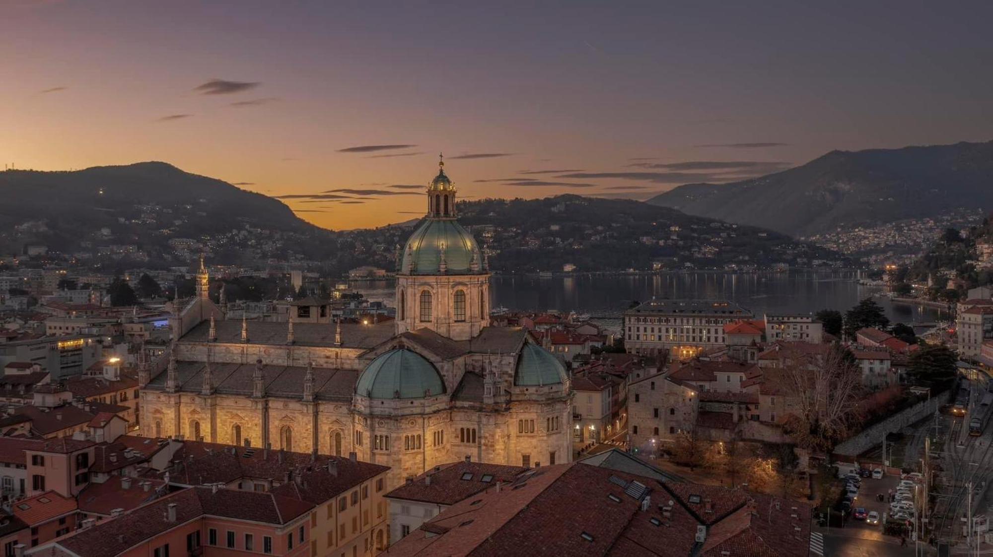 Portatorre Suite, A Charming Apartment In The Heart Of Como, Free Private Parking, Air Conditioning & More! Exterior photo